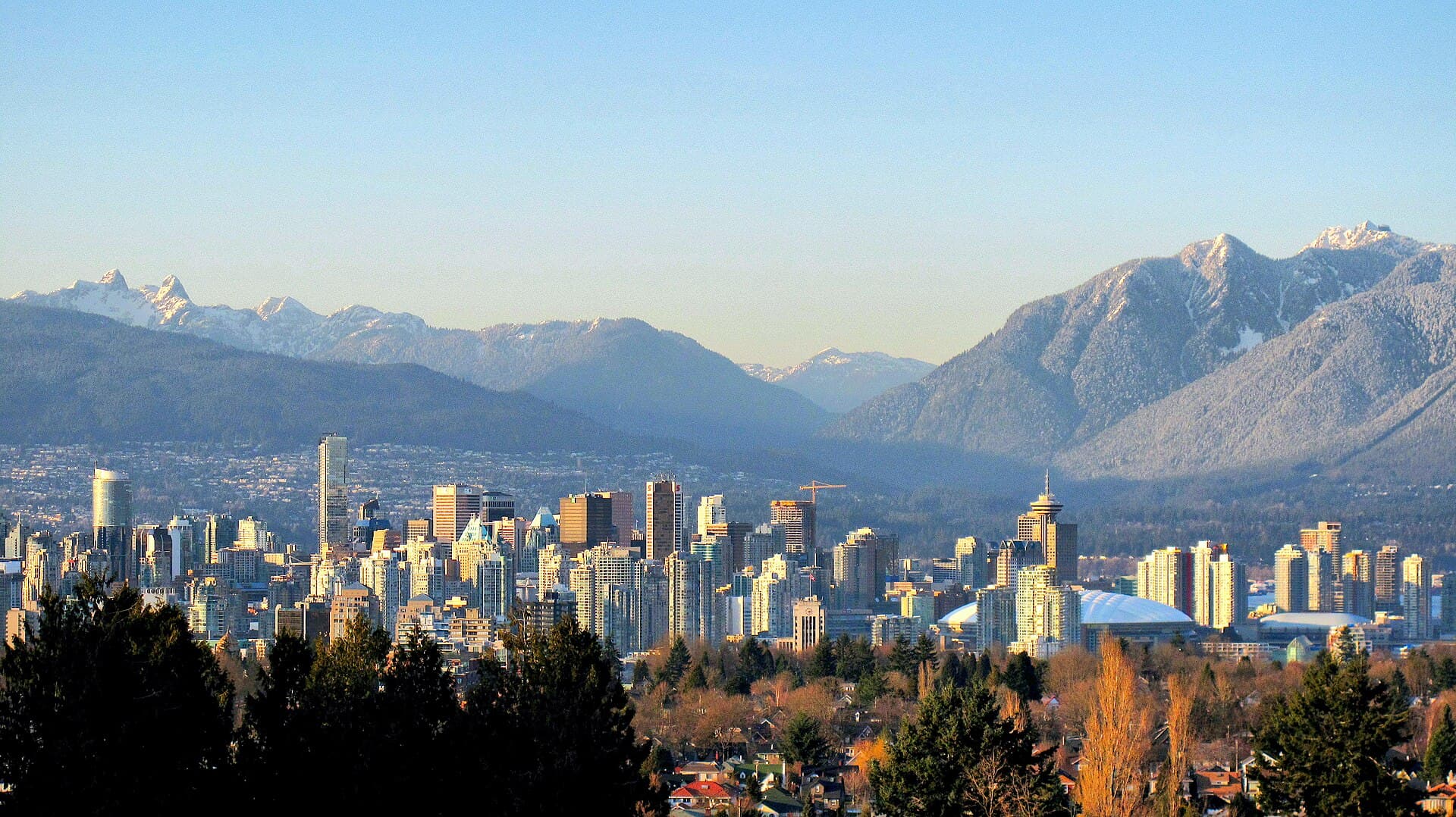 Vancouver skyline with the North Shore mountains